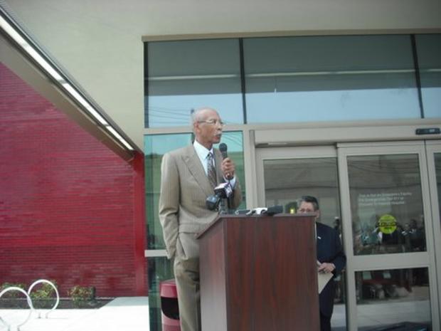 mayor-dave-bing-addresses-the-crowd-at-new-chass-clinic-opens-in-southwest-detroit-5-2-12-014.jpg 