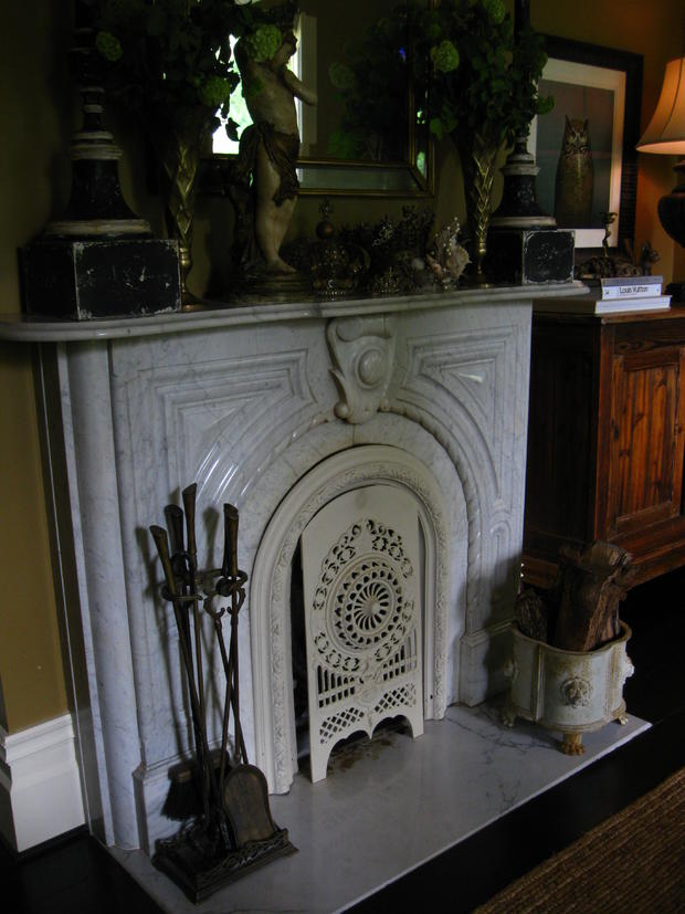 one-of-the-two-original-fireplaces.jpg 