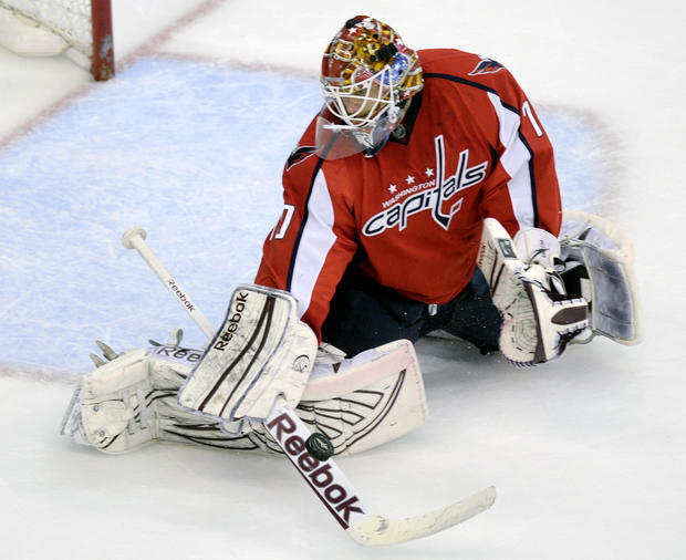 Braden Holtby stops a shot against the New York Rangers 