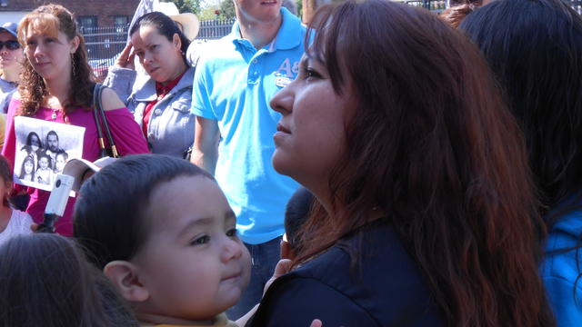 immigration-mrs-rogelia-vargas-mendez-with-her-10-month-old-son-wwj-pat-s.jpg 