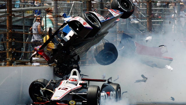 Will Power drives under Mike Conway, 