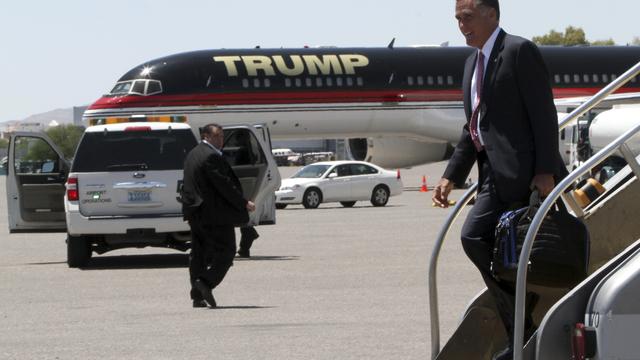 Romney, Trump plane 