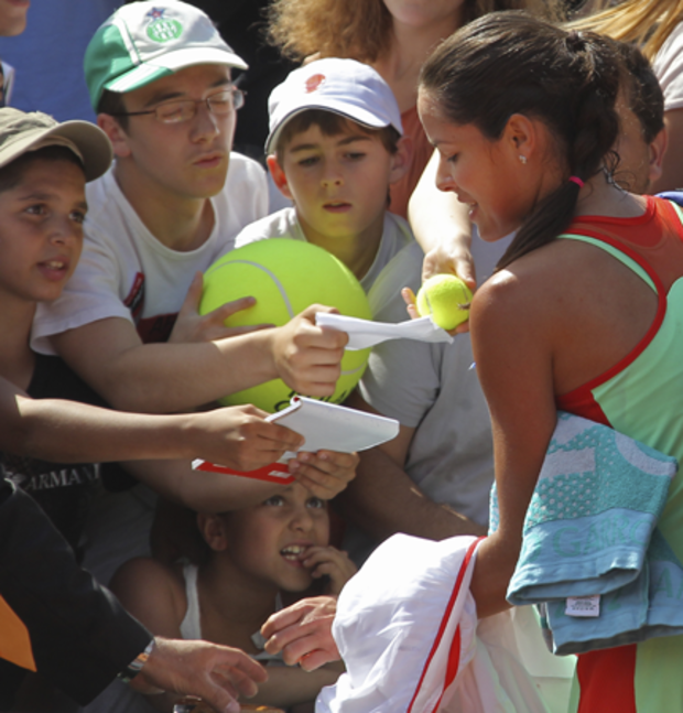 Ana Ivanovic signs autographs after wining her second round 