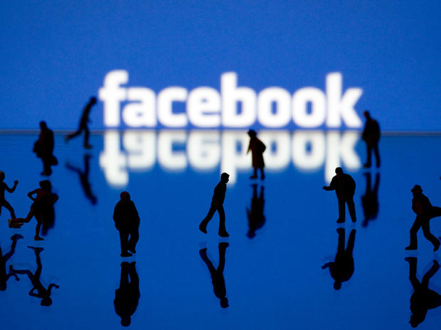 Facebook experiences temporary crash, back online 