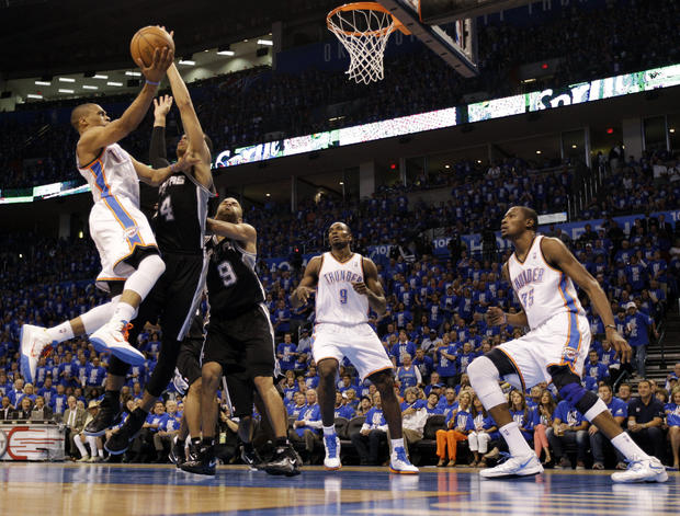 Russell Westbrook shoots against Spurs  