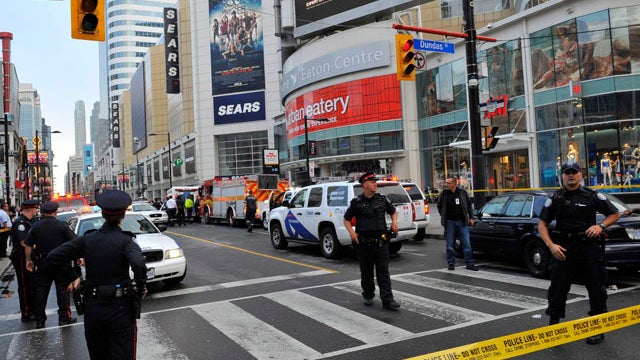 120602-Canada_mall_shooting-AP120602149540.jpg 