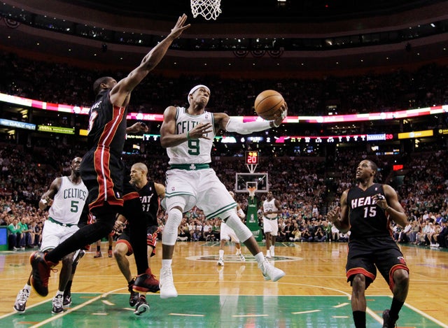 Rajon Rondo drives against Dwyane Wade 