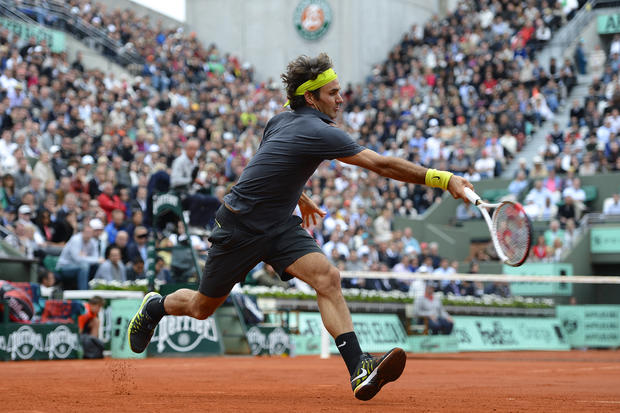 Roger Federer hits a return to Juan Martin Del Potro 