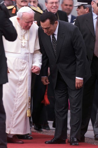 Mubarak_PopeJohnPaulII_107819934.jpg 