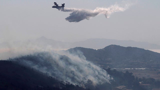 120616-Greece_fire-AP120616130387.jpg 
