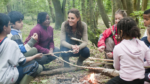 Kate goes camping with U.K. schoolchildren 