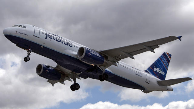 Passenger talks JetBlue flight, mechanical failure  