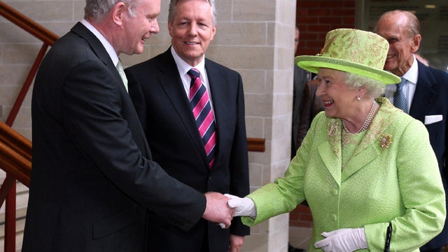 Queen shakes hands with Martin McGuinness 