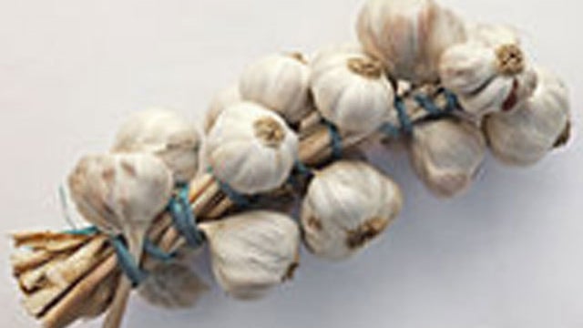 string-of-garlic.jpg 