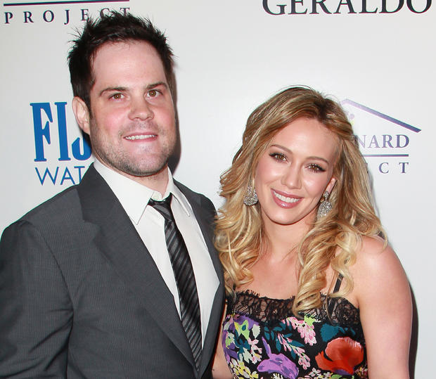 114111595-david-livingston-mike-comrie-l-and-wife-actress-hilary-duff.jpg 