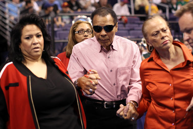 141743184-christian-petersen-wife-lonnie-ali-r-and-guest.jpg 