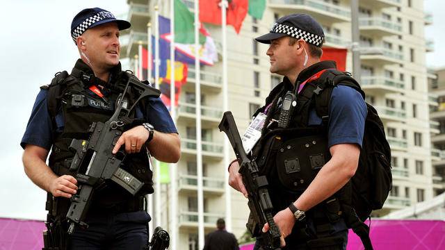 London scrambles to fill Olympic security void 