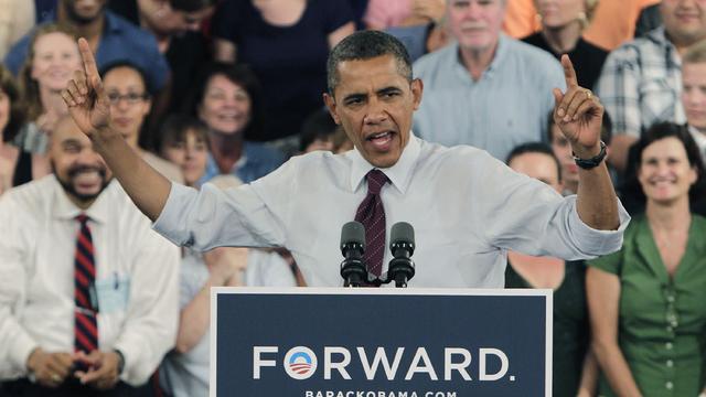 Obama_pointing_to_sky.JPG 