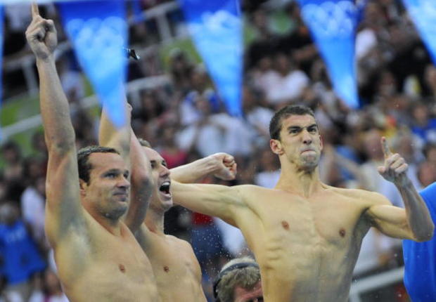US swimmers Michael Phelps (R), Aaron Pe 