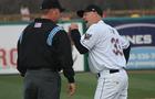 800px-Jeff_Isom_arguing_with_an_umpire.JPG 