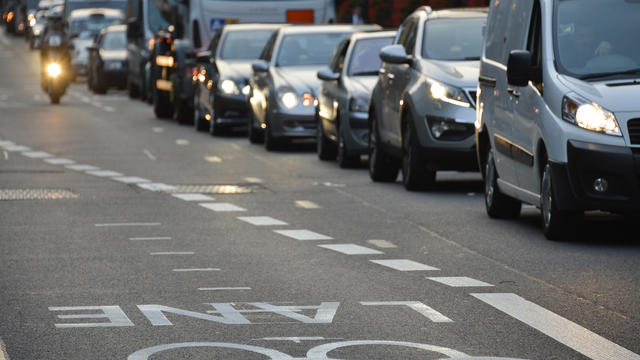 London fuming over Olympic-sized traffic jams 