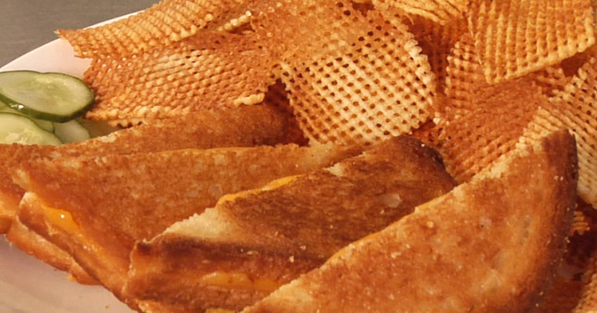 zeevruchten Voorganger Redenaar Use a mandoline to slice perfect waffle chips - CBS News