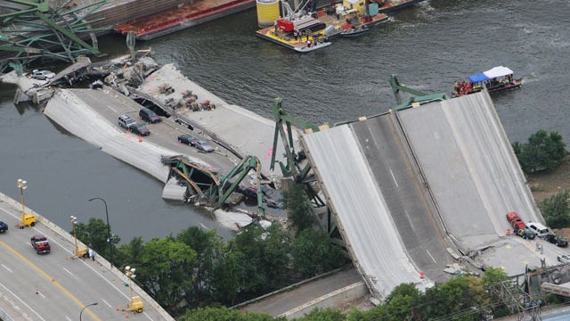 070804-Minnesota_bridge_collapse-75964158.jpg 