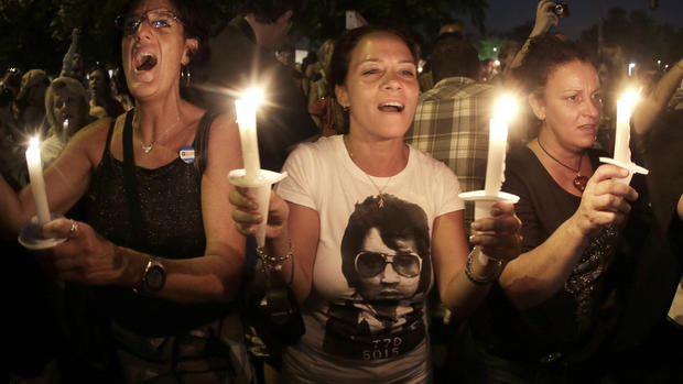 Elvis Presley candlelight vigil at Graceland 