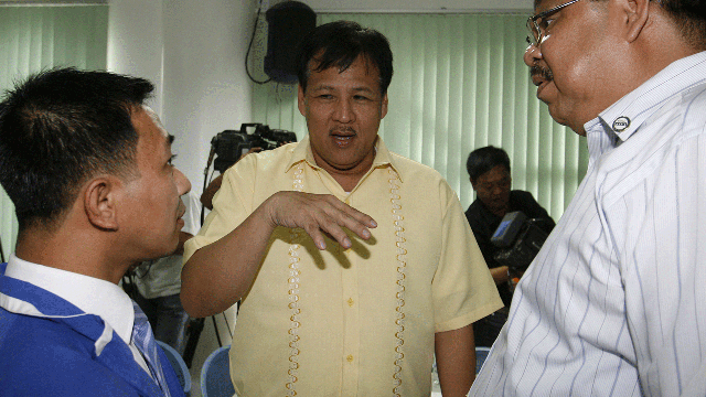 Interior and local government secretary Jesse Robredo, center,  gestures as he questions Radio Mindanao Network  anchor Michael Rogas, left,  at the Department of Justice in Manila on September 7, 2010.  