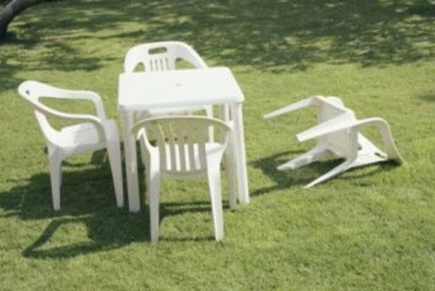 Earthquake Table Chairs 