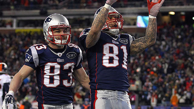 wes-welker-aaron-hernandez.jpg 