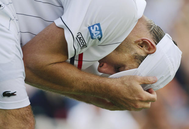 Andy Roddick reacts during his match with Juan Martin Del Potro 