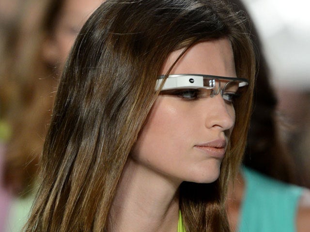 11-GoogleGlassModel_1.jpg 