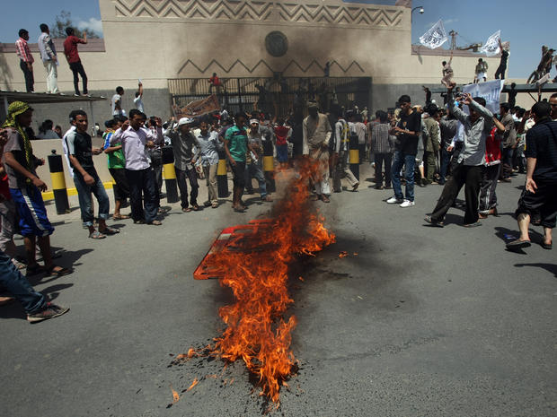 Yemeni protesters outside the U.S. Embassy in Sanaa 