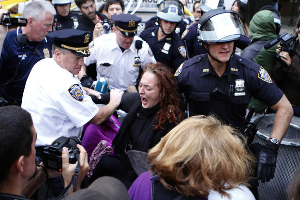 arresting-crowd2.jpg 