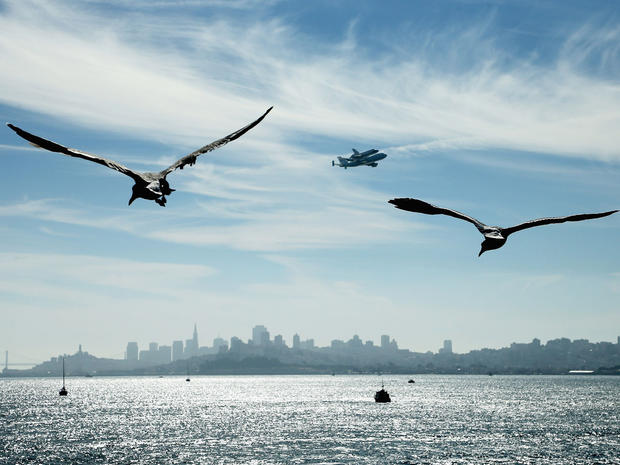 SAN FRANCISCO, CA - SEPTEMBER 21: The space shuttle Endeavour makes a pass over San Francisco before making its final landing in Los Angeles on September 21, 2012 in San Francisco, California. The Space Shuttle Endeavour will be placed on public display a 