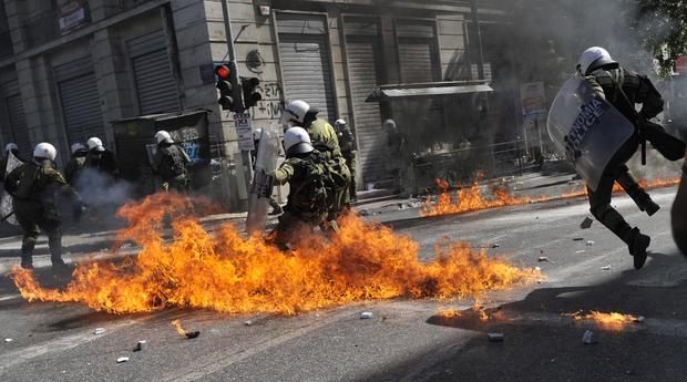 04-GreeceProtestCrisis.jpg 