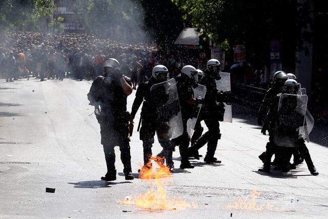 03-GreeceProtestCrisis.jpg 
