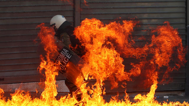 10-GreeceProtestCrisis.jpg 