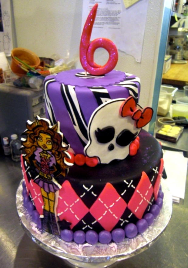 Pinwheel Bakery Monster High Birthday Cake 