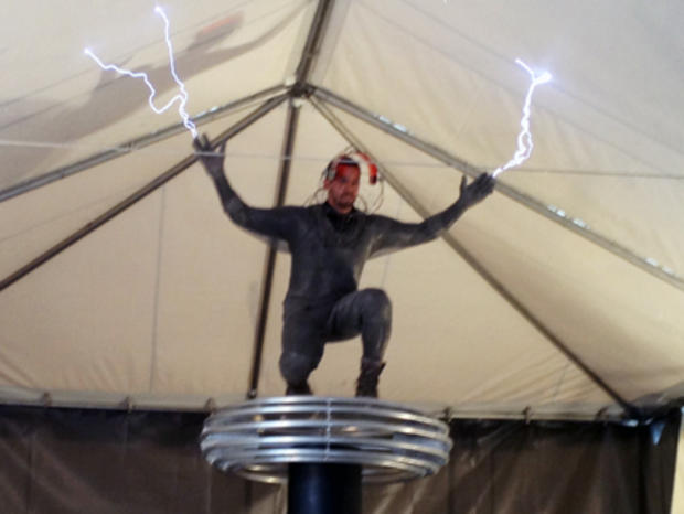 David Blaine's electrifying stunt 