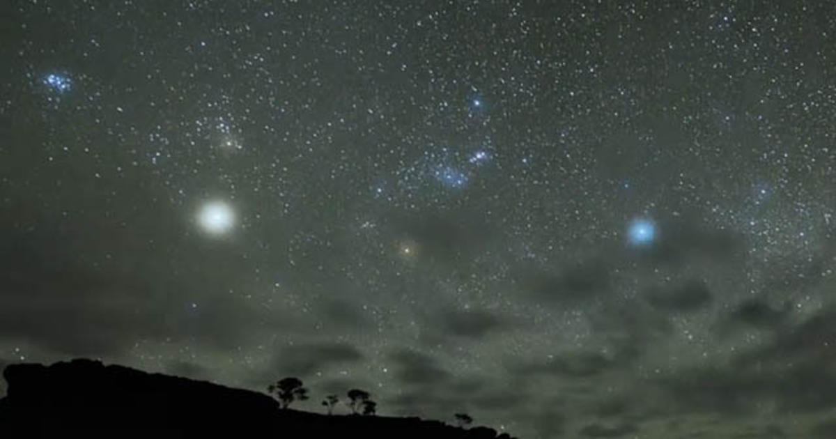 Watch Spectacular video of Australia's night sky CBS News