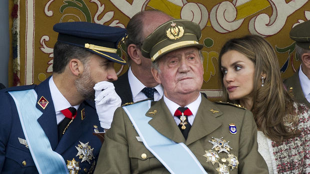King Juan Carlos presides over National Day parade 