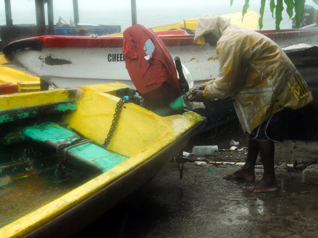 Hurricane Sandy prompts storm watch in Florida - CBS News