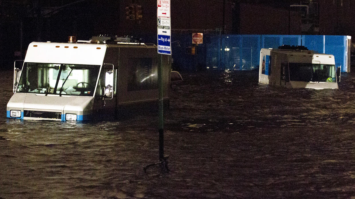 Superstorm Sandy Slams Northeast Triggers Massive Blackouts And Flooding Cbs News 