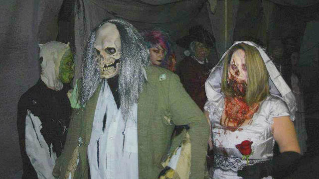 zombie-wedding-1.jpg 