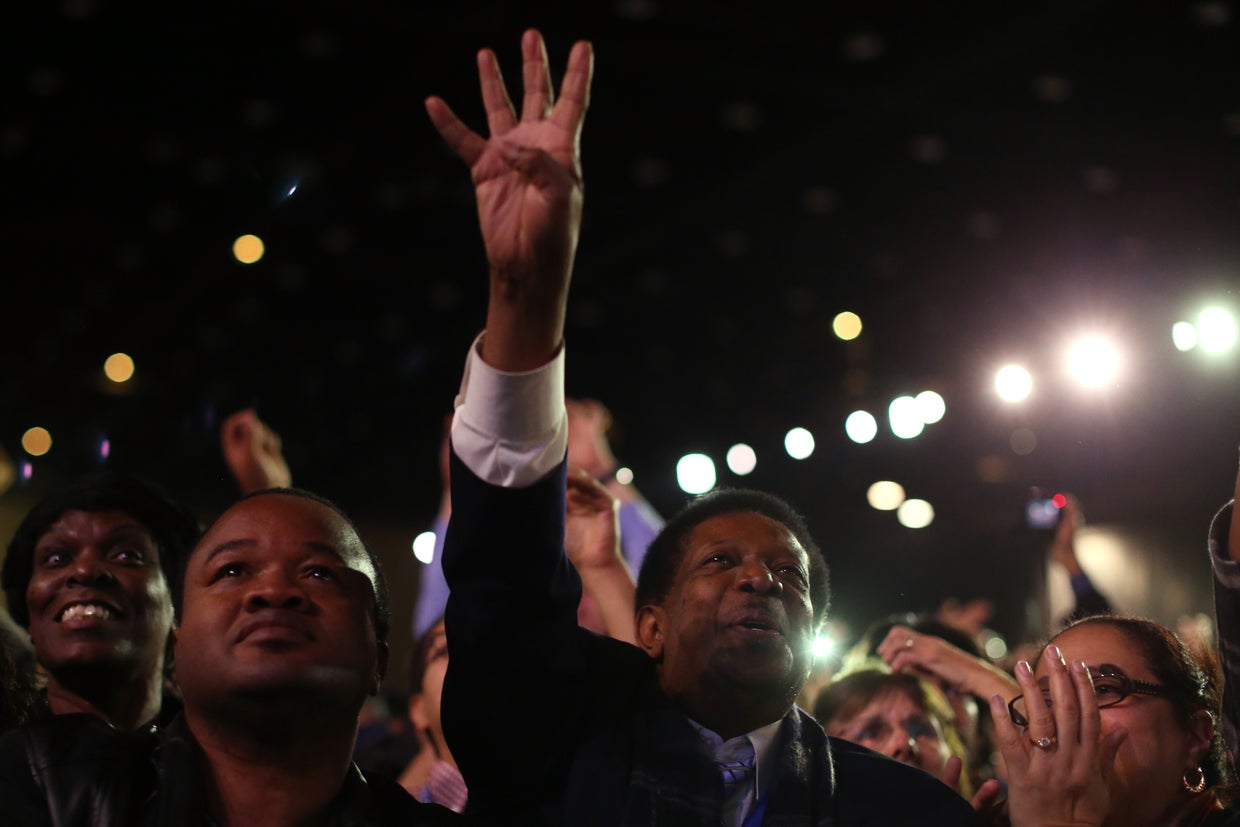 01-Obamaelectionchicago.jpg 