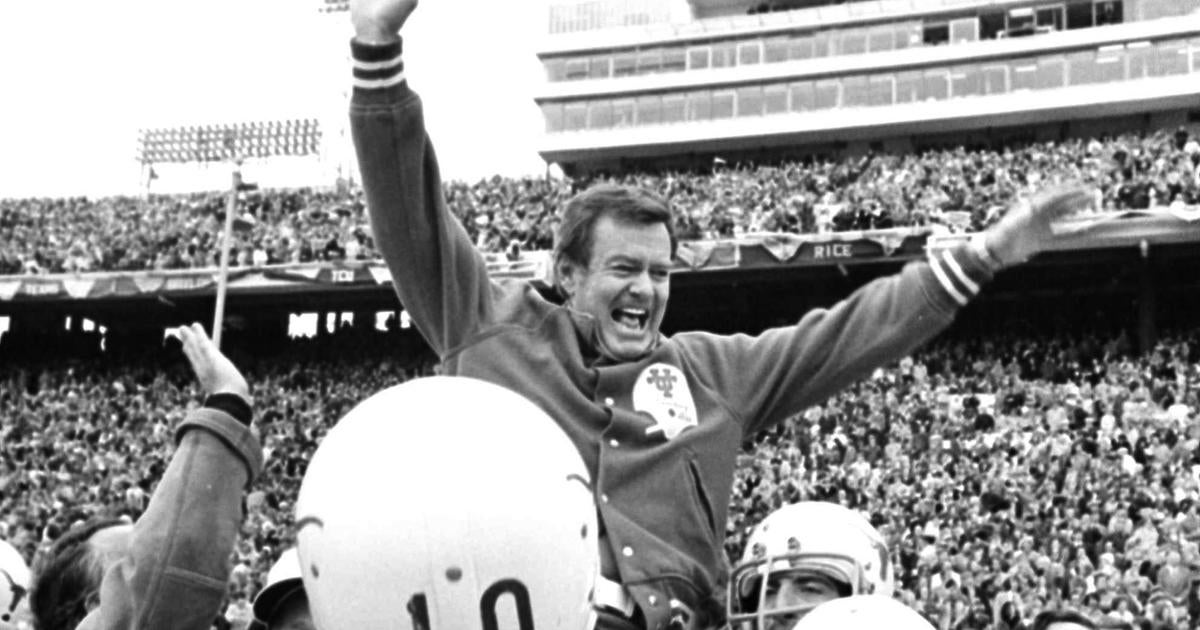 Legendary Texas Coach Darrell Royal Dies At 88 - Cbs News