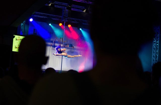 06-PoleDancing2012.jpg 