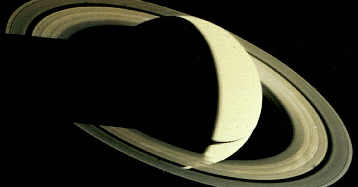voyager 1 saturn discoveries